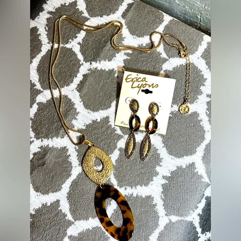 Jewelry set: NWT Erica Lyons necklace and earrings, tortoise accents w gold tone